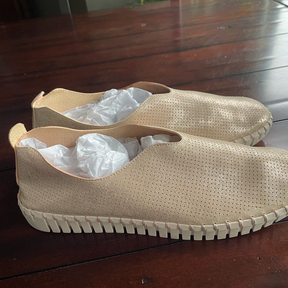 Skechers Sepulveda Blvd. perforated suede women’s shoes-size 9.